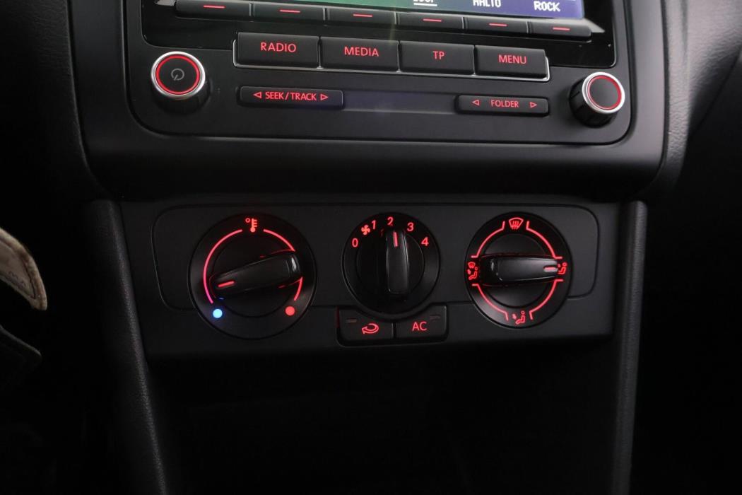 VOLKSWAGEN Polo 2013