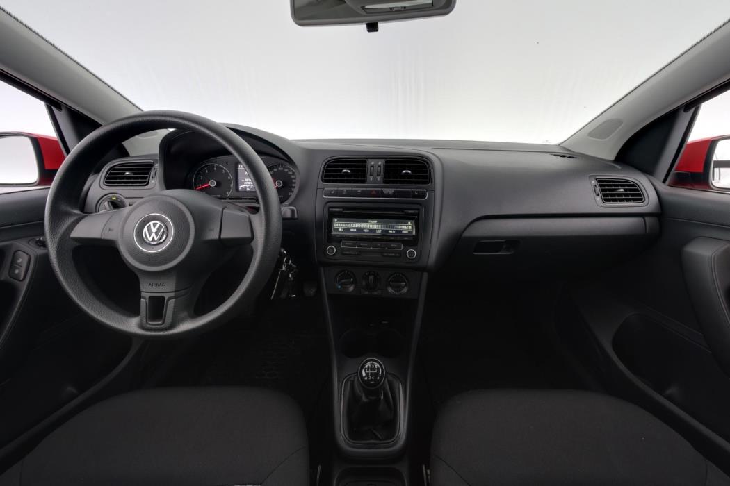 VOLKSWAGEN Polo 2013