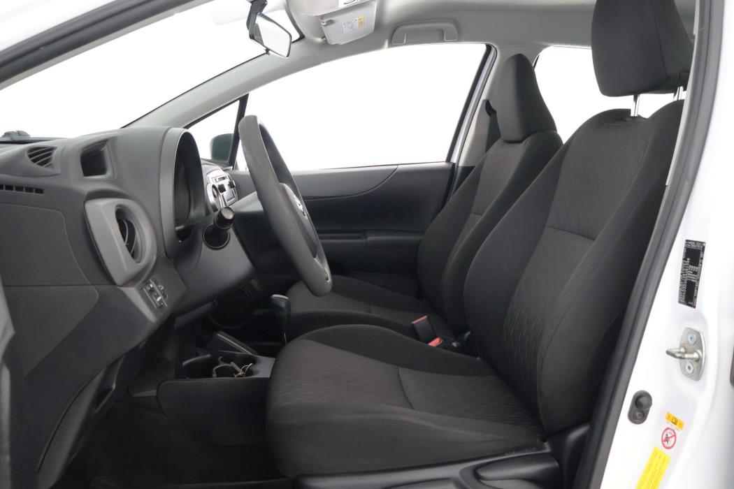 TOYOTA Yaris 2013