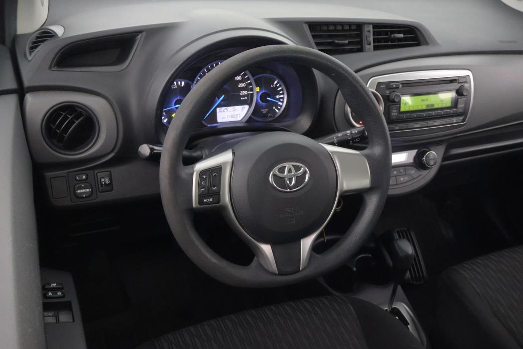 TOYOTA Yaris 2013