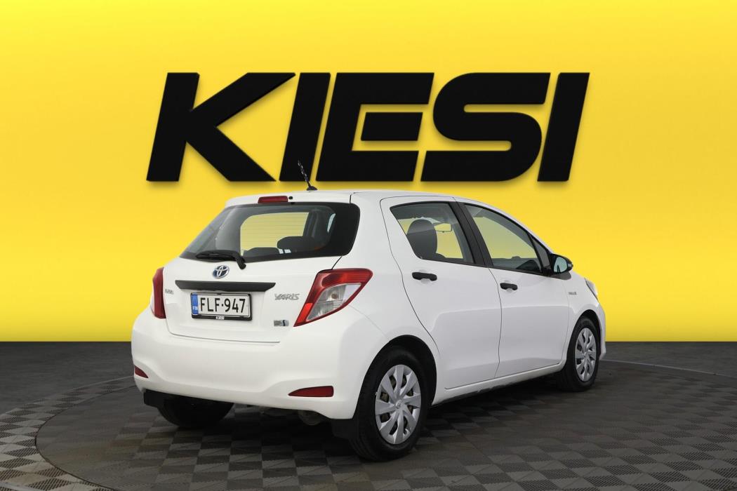TOYOTA Yaris 2013
