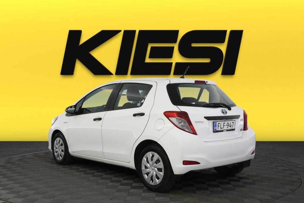 TOYOTA Yaris 2013