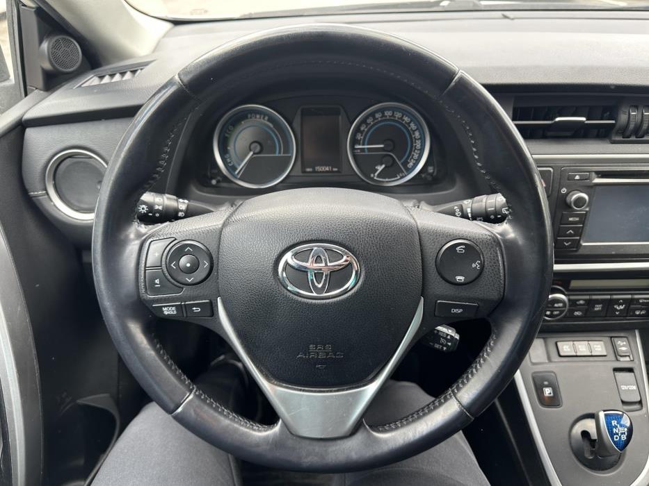 TOYOTA Auris 2015