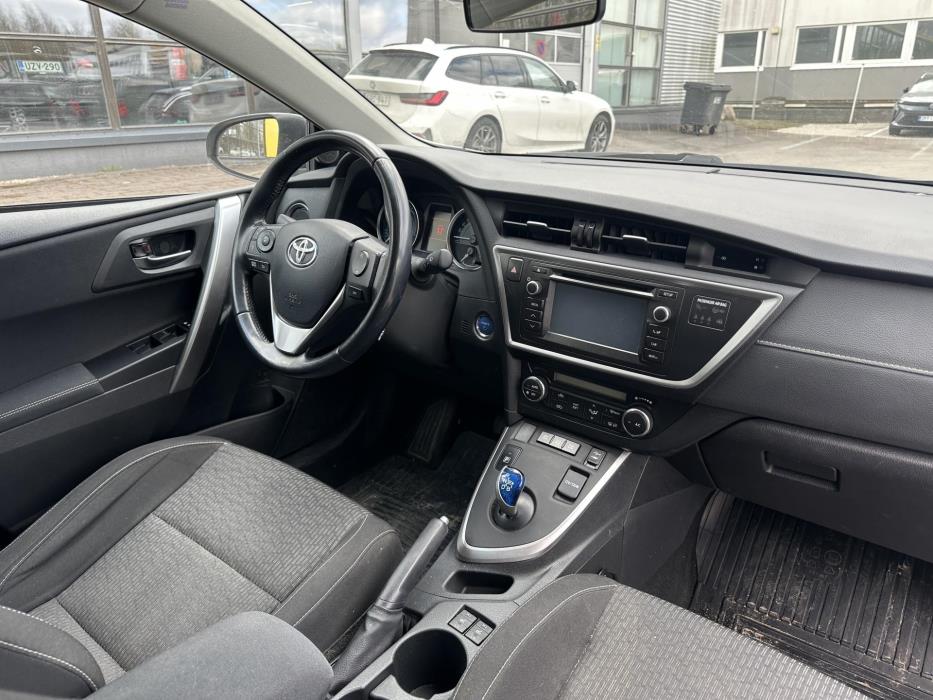 TOYOTA Auris 2015