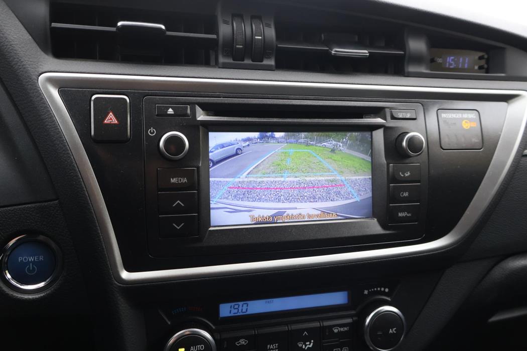 TOYOTA Auris 2015