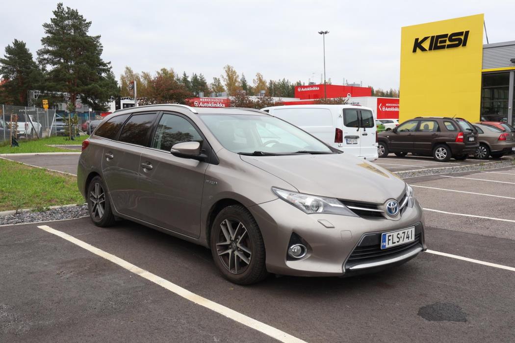 TOYOTA Auris 2015