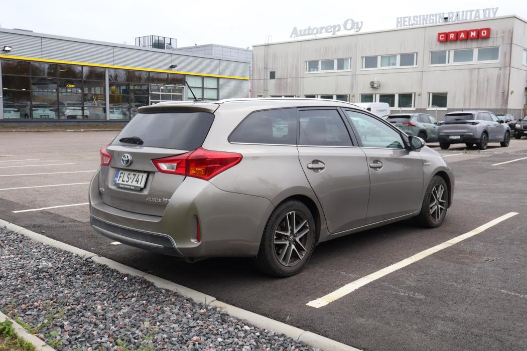 TOYOTA Auris 2015