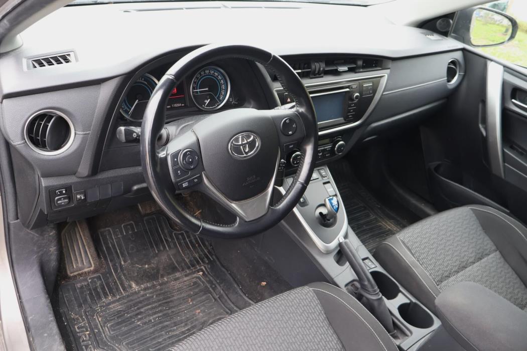 TOYOTA Auris 2015