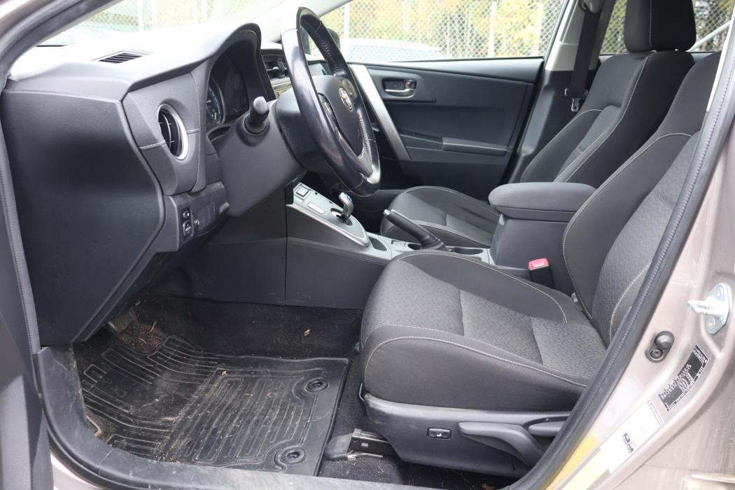 TOYOTA Auris 2015