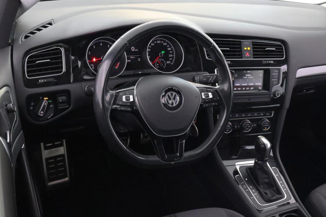 VOLKSWAGEN Golf 2016