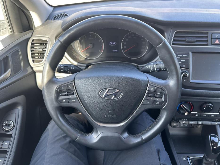 HYUNDAI i20 2018