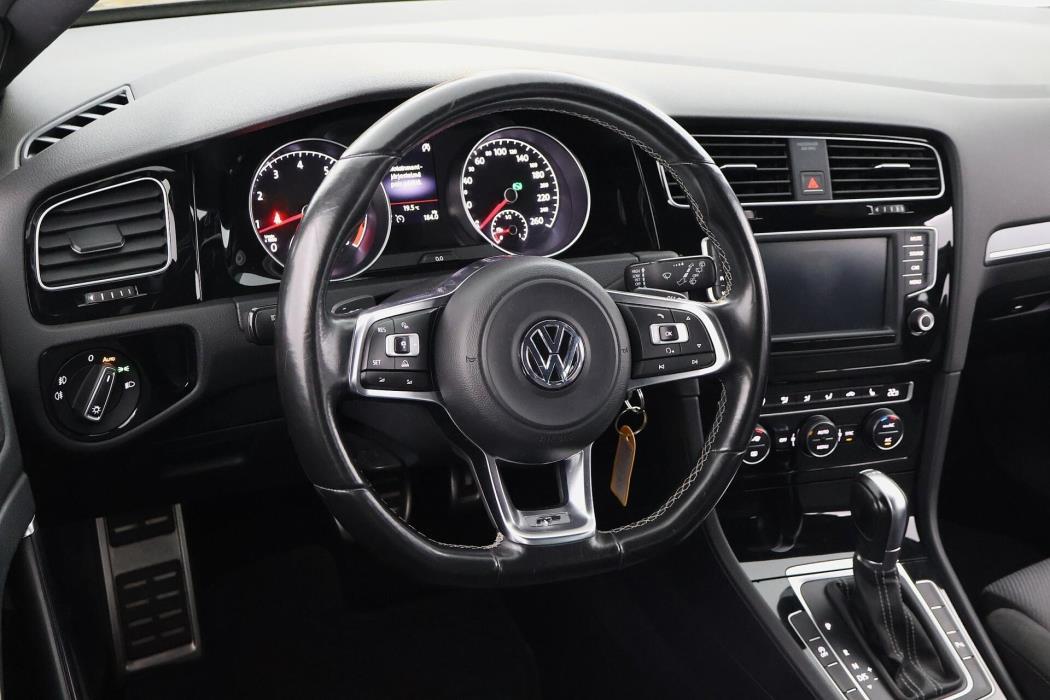 VOLKSWAGEN Golf 2016