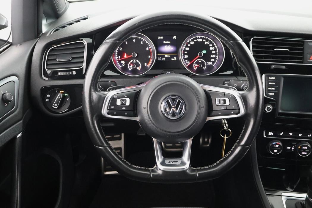 VOLKSWAGEN Golf 2016