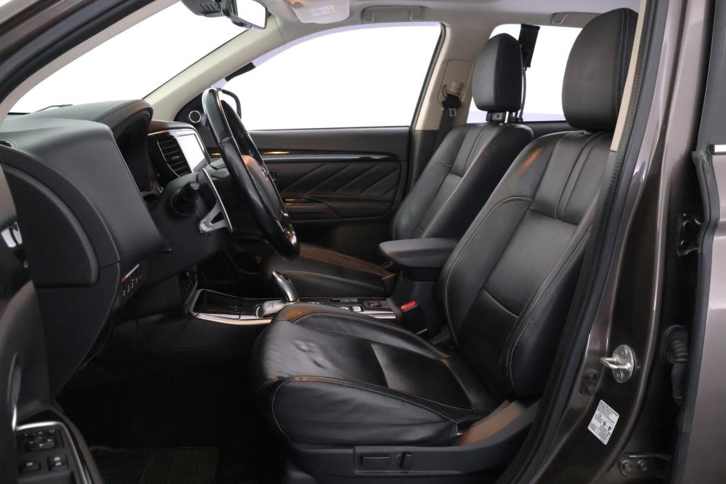 MITSUBISHI Outlander PHEV 2017