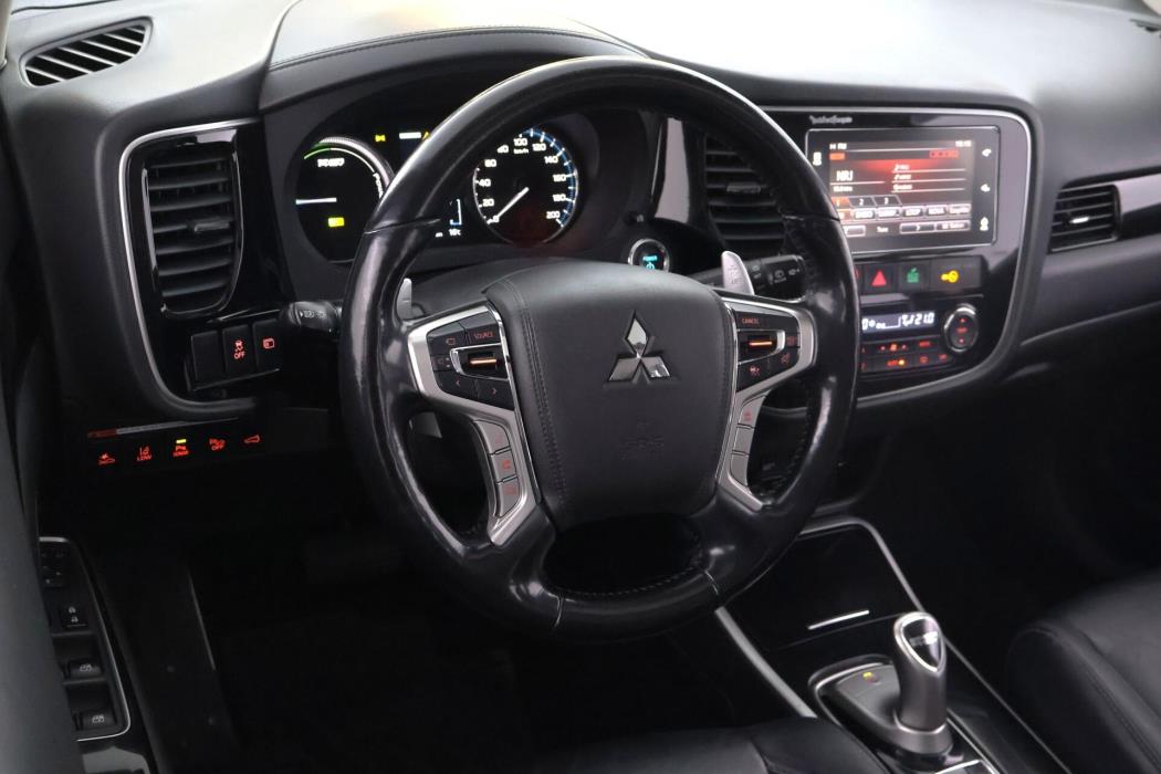 MITSUBISHI Outlander PHEV 2017