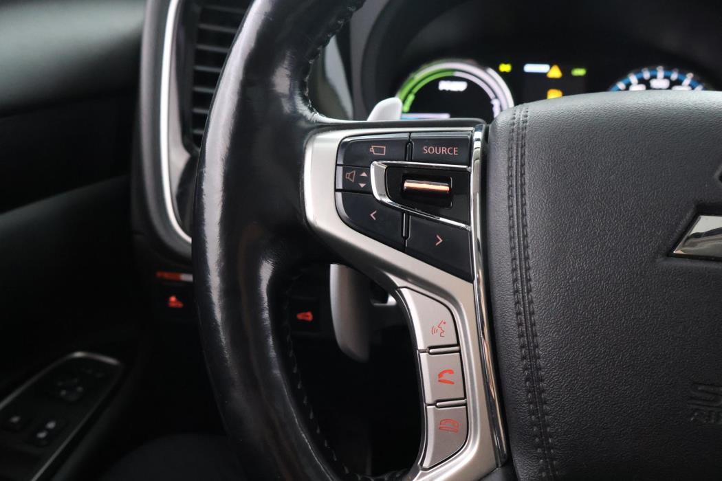 MITSUBISHI Outlander PHEV 2017