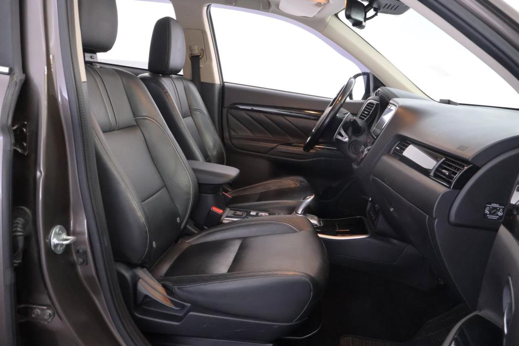 MITSUBISHI Outlander PHEV 2017