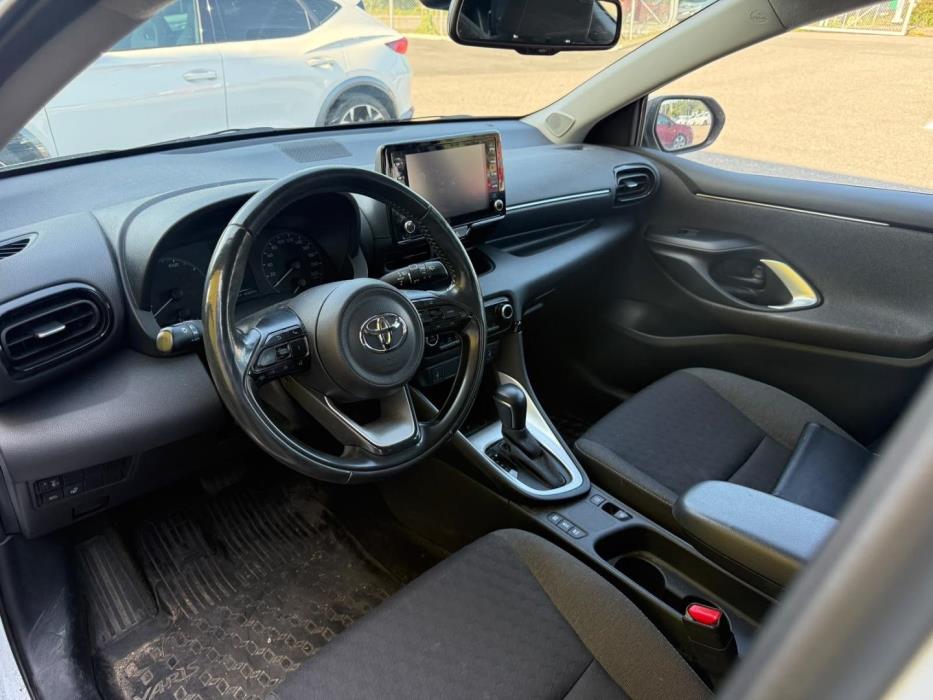 TOYOTA Yaris 2021