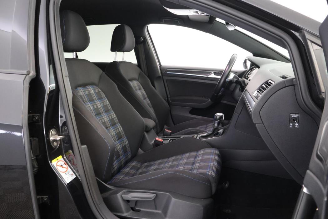 VOLKSWAGEN Golf 2018