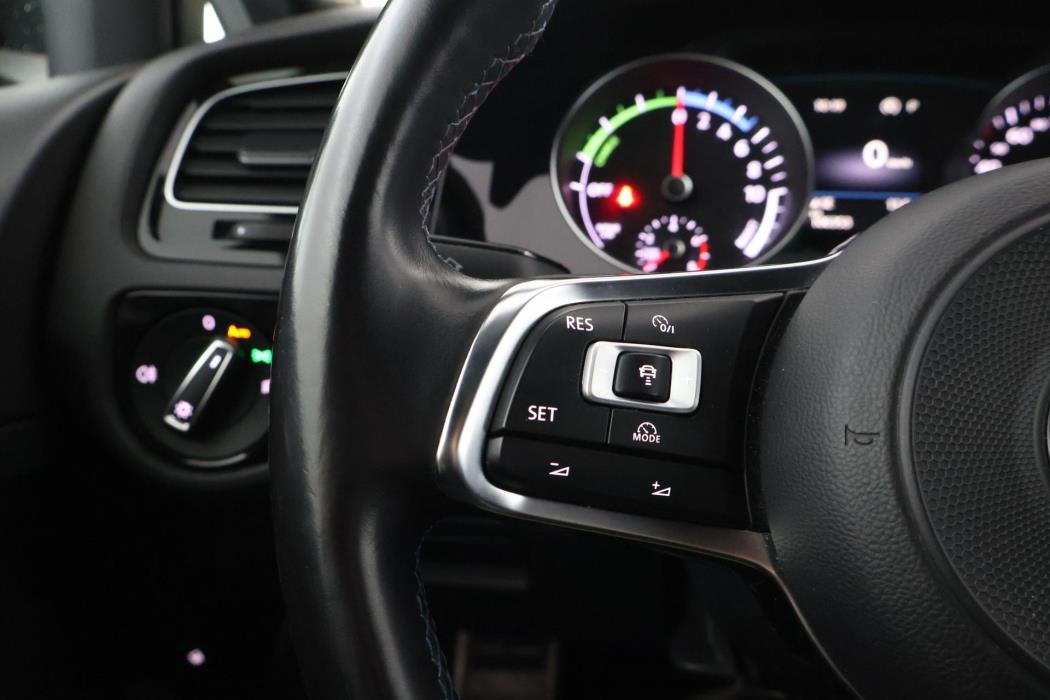 VOLKSWAGEN Golf 2018