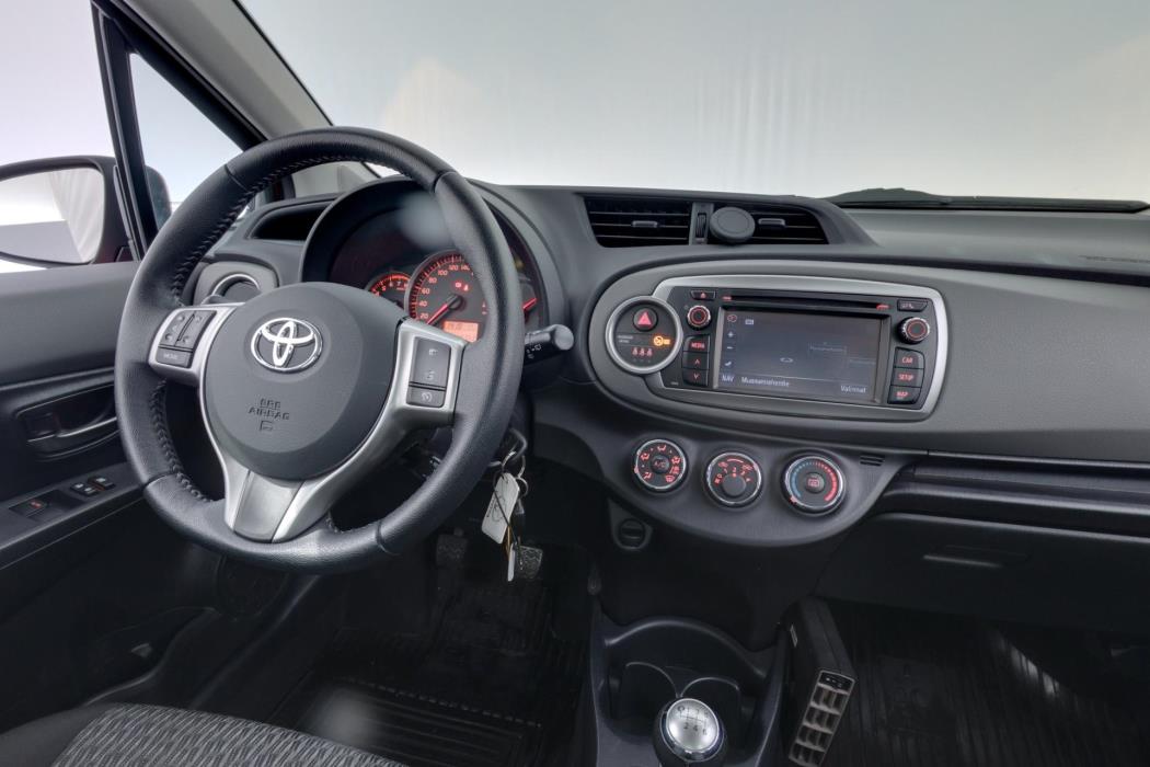 TOYOTA Yaris 2014
