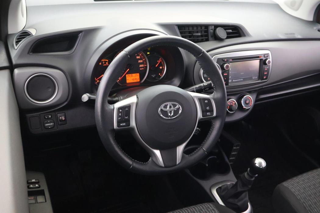TOYOTA Yaris 2014