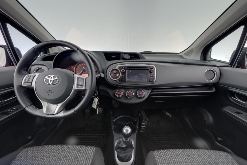TOYOTA Yaris 2014
