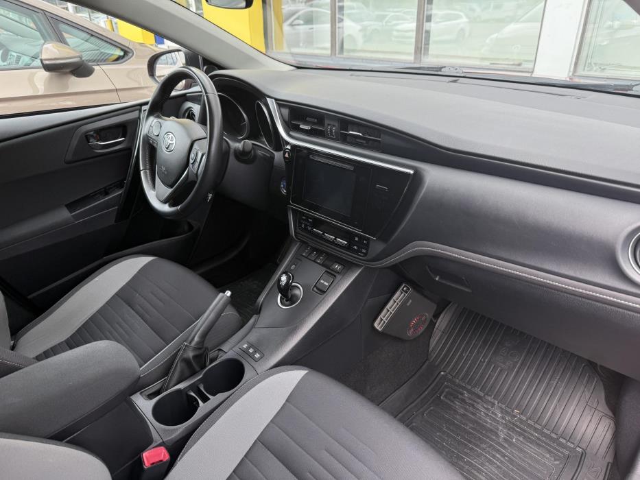 TOYOTA Auris 2016
