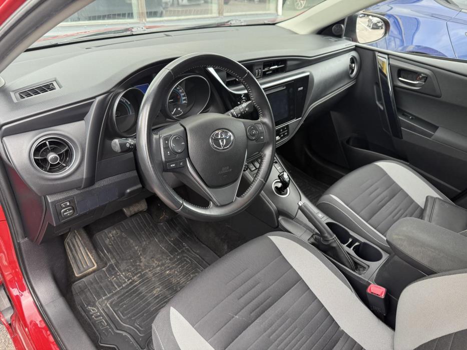 TOYOTA Auris 2016