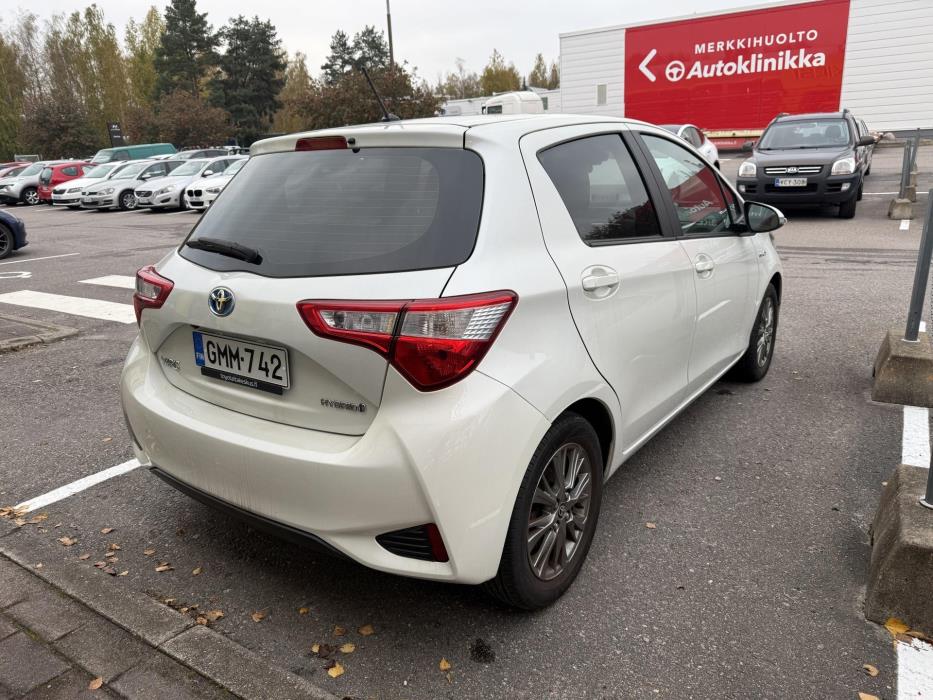 TOYOTA Yaris 2017