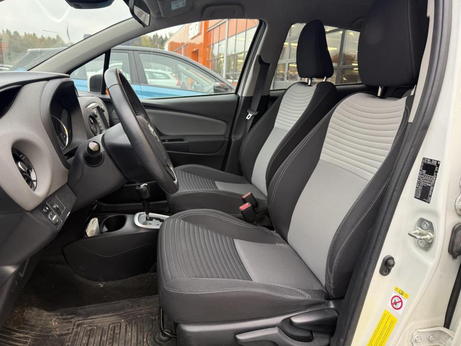 TOYOTA Yaris 2017