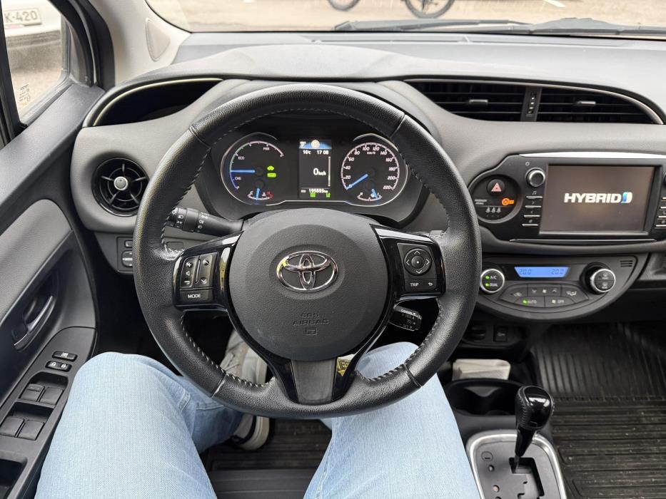 TOYOTA Yaris 2017