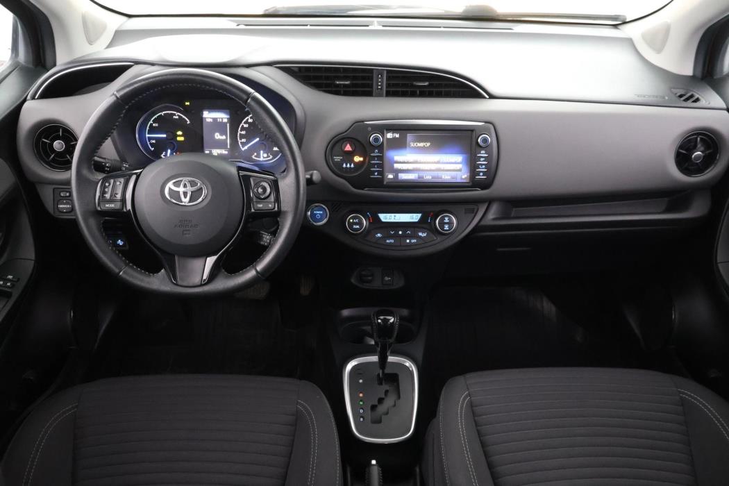 TOYOTA Yaris 2018