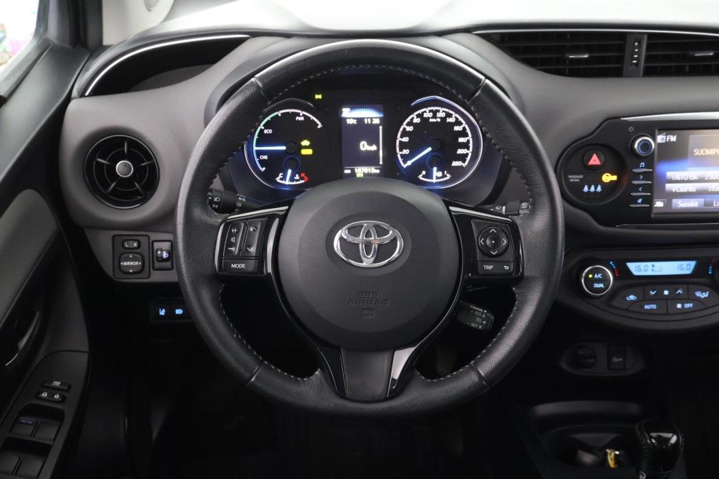 TOYOTA Yaris 2018