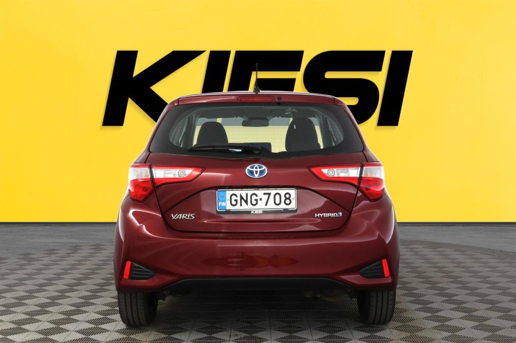 TOYOTA Yaris 2018