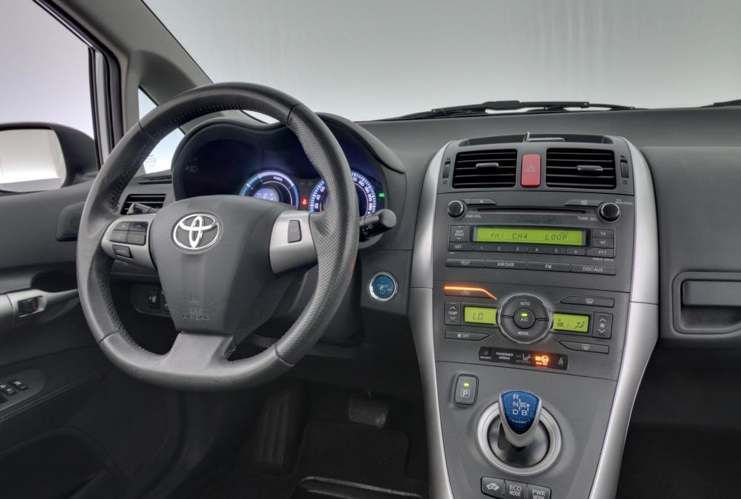 TOYOTA Auris 2011