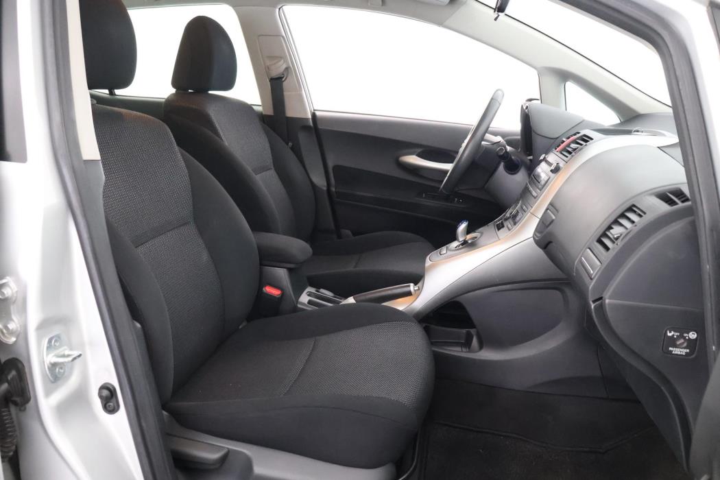 TOYOTA Auris 2011