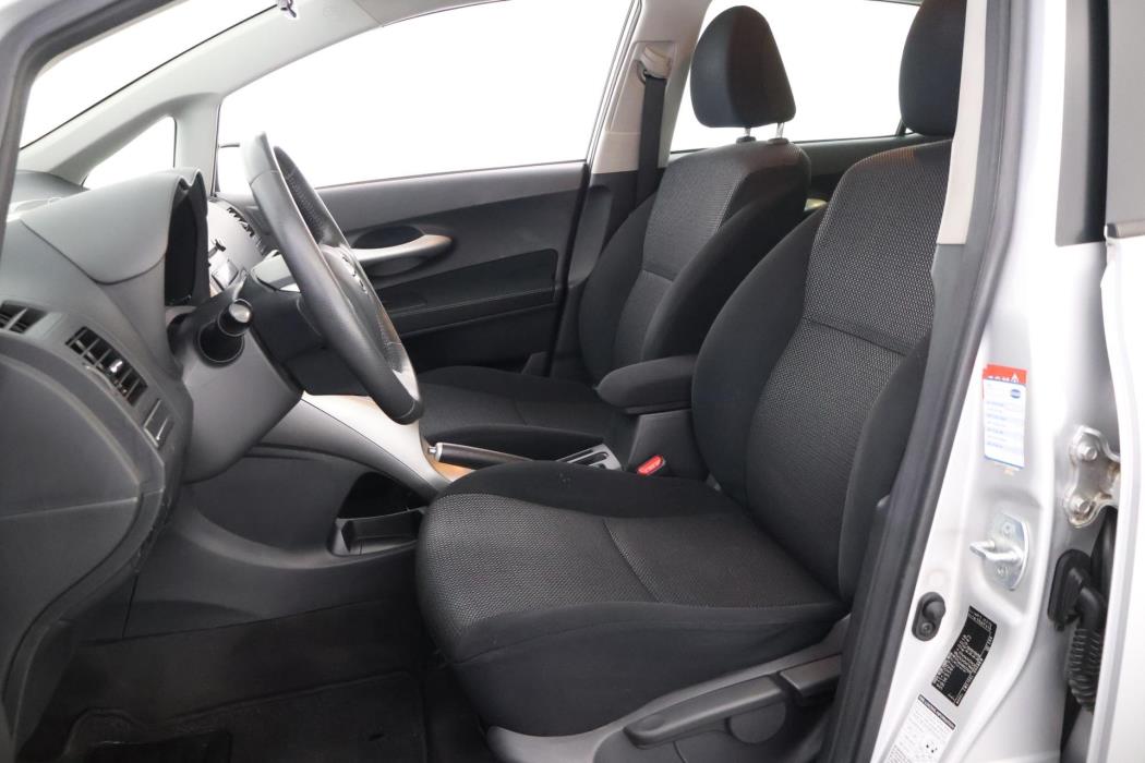 TOYOTA Auris 2011