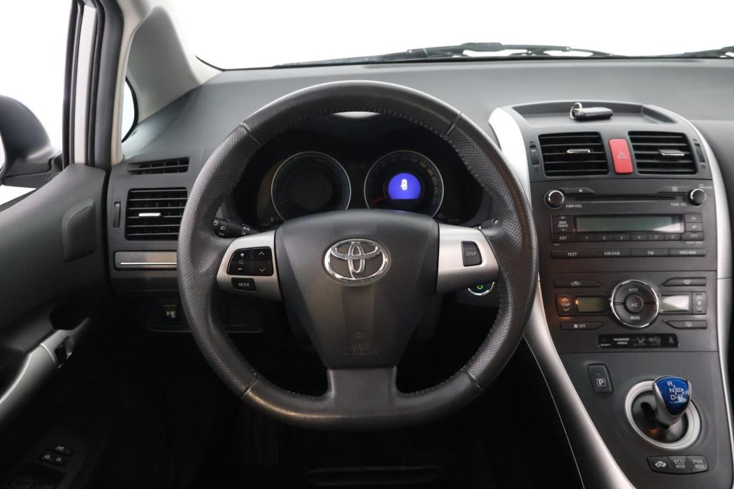TOYOTA Auris 2011