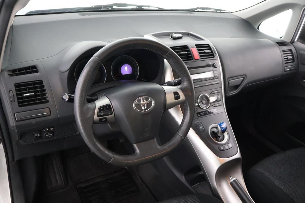 TOYOTA Auris 2011