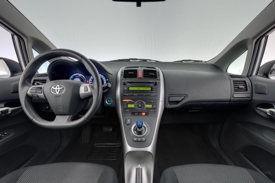TOYOTA Auris 2011