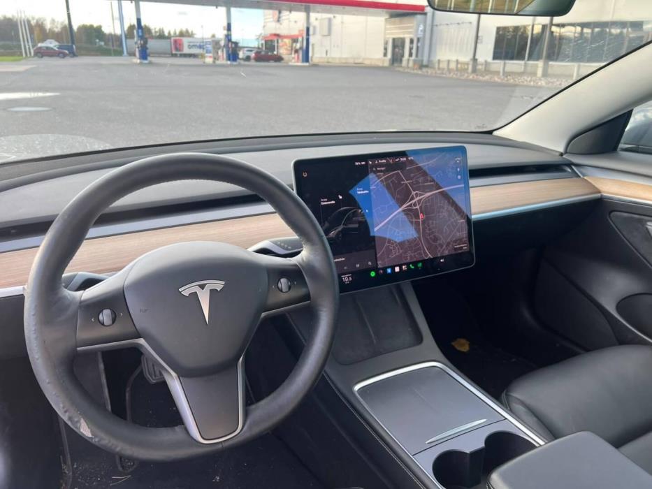 TESLA Model 3 2021