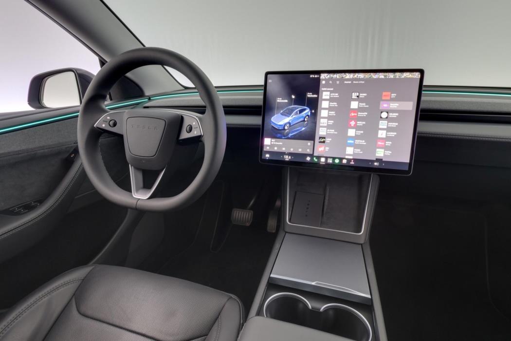 TESLA Model Y 2025