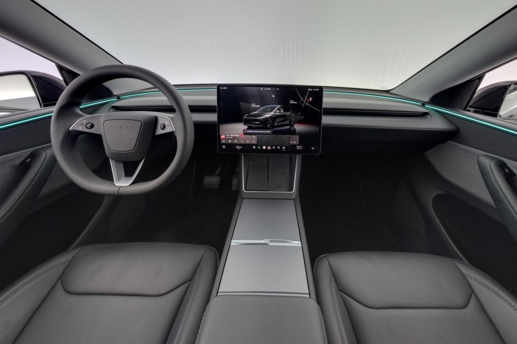 TESLA Model Y 2025