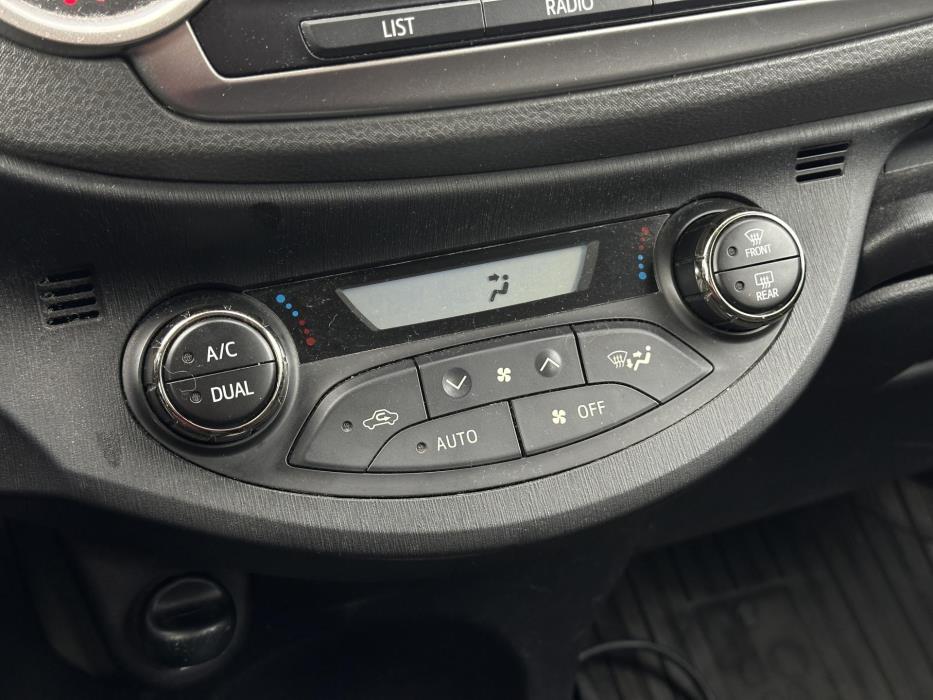 TOYOTA Yaris 2014