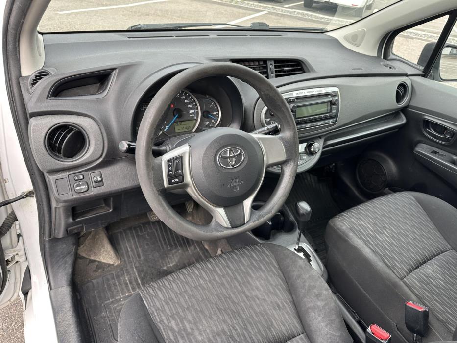 TOYOTA Yaris 2014