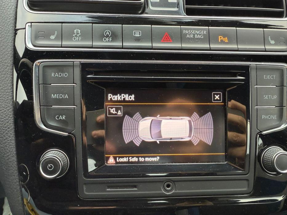 VOLKSWAGEN Polo 2015