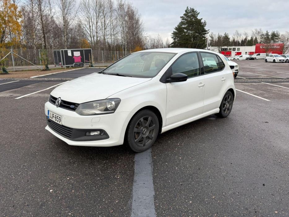 VOLKSWAGEN Polo 2015