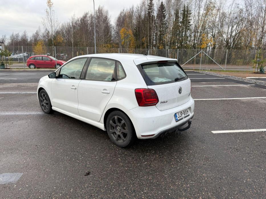 VOLKSWAGEN Polo 2015