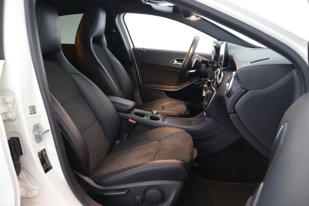MERCEDES-BENZ A 2016